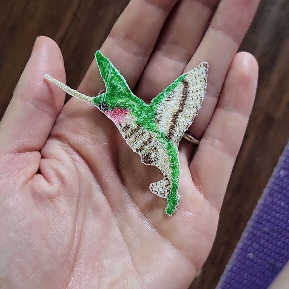 NWOT Iron-On Embroidered Hummingbird Patch - Picture 3 of 3